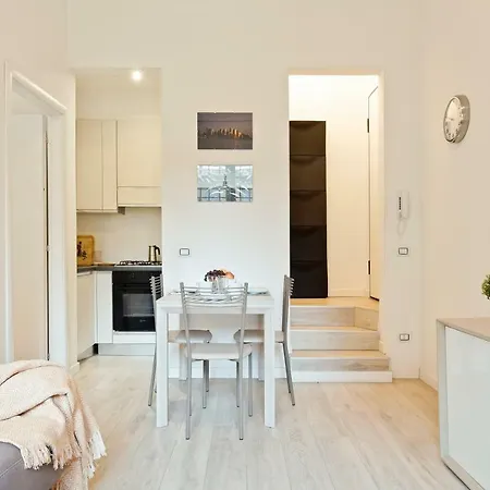 Airport Apartment *